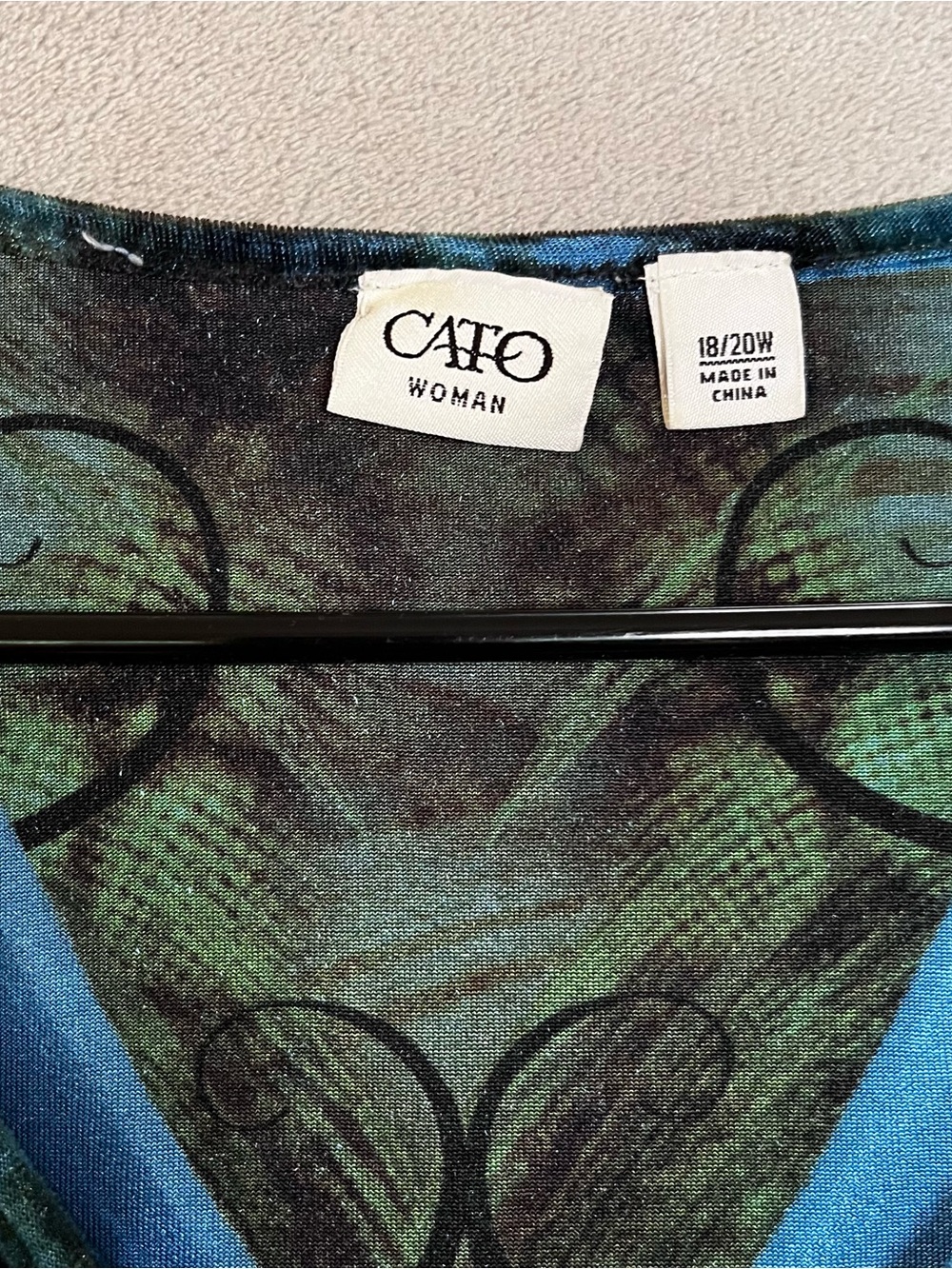 Cato Woman Crushed Velvet Tunic Top Peacock Feather Design V-neck Size 18-20W - Picture 5 of 8